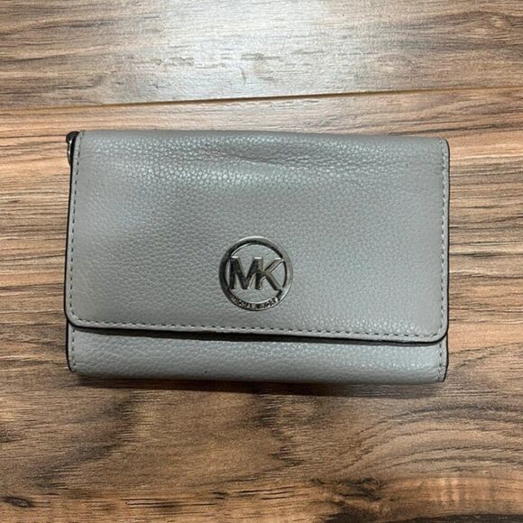 Michael Kors wallet - Picture 1 of 6